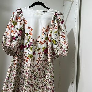 NWT Zara Puff Sleeve Floral Dress
